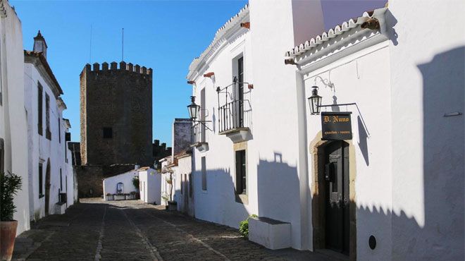 Dom Nuno - Turismo de Habitação
Local: Monsaraz
Foto: Dom Nuno - Turismo de Habitação Dom Nuno - Turismo de Habitação
Local: Monsaraz
Foto: Dom Nuno - Turismo de Habitação