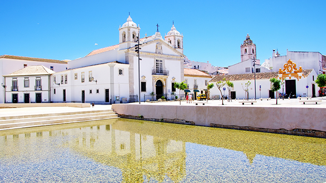 Lagos-Praça Infante D. Henrique_Shutterstock_InácioPires