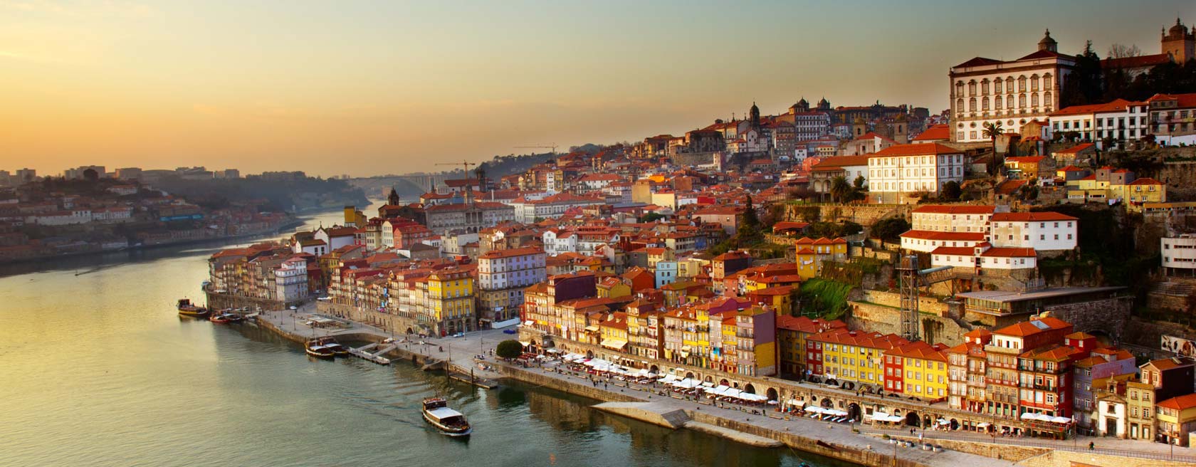 https://www.visitportugal.com/sites/www.visitportugal.com/files/slideshow/HT_porto_Q40.jpg